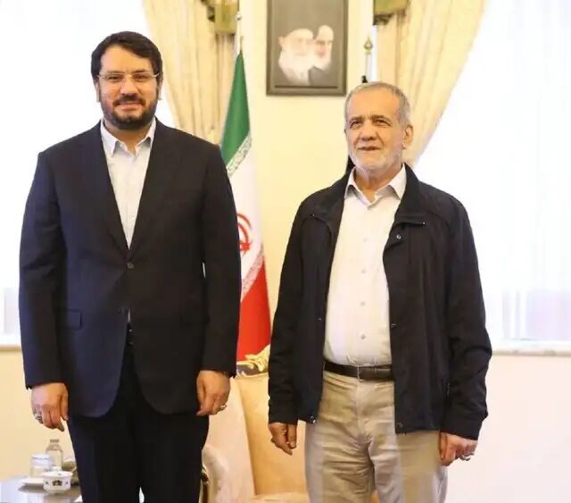 وزیر راه و شهرسازی به رئیس جمهور منتخب گزارش داد وزیر راه و شهرسازی به رئیس جمهور منتخب گزارش داد