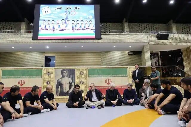 حضور سرزده پزشکیان در کمپ تیم ملی کشتی اعزامی به المپیک حضور سرزده پزشکیان در کمپ تیم ملی کشتی اعزامی به المپیک