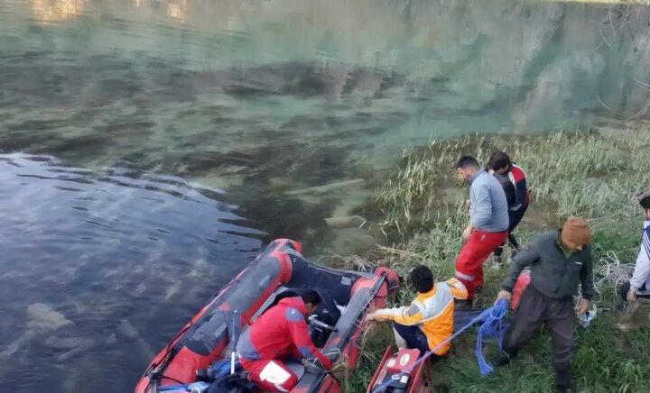 واژگونی قایق در سد چیتاب/۲ نفر غرق شدند واژگونی قایق در سد چیتاب/۲ نفر غرق شدند