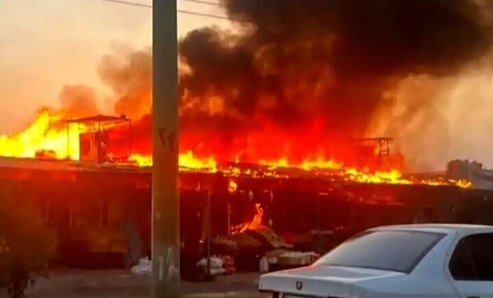 آتشسوزی در بازار دستفروشان جیرفت آتشسوزی در بازار دستفروشان جیرفت