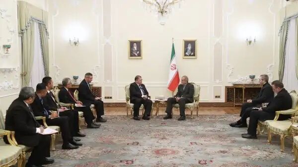 رئیس جمهور: روابط دوستانه با مالزی را مستحکمتر و موثرتر خواهیم کرد رئیس جمهور: روابط دوستانه با مالزی را مستحکمتر و موثرتر خواهیم کرد