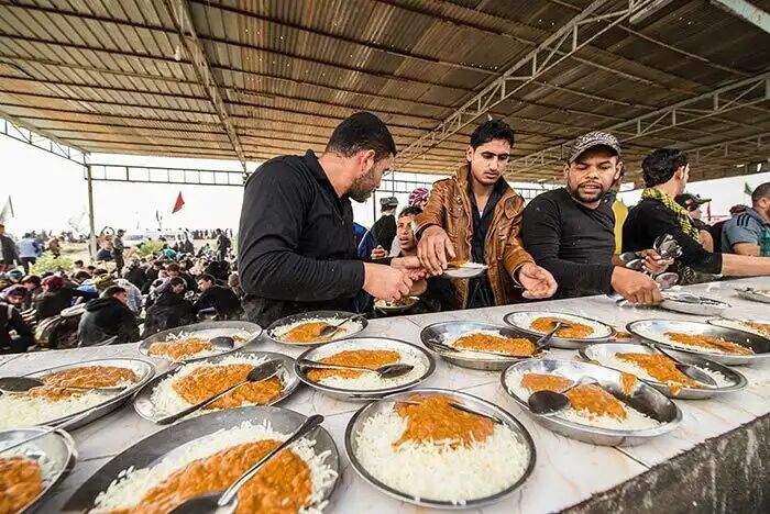 توزیع روزانه ۱۱۴ هزار و ۲۰۰ وعده غذایی در اربعین امسال توزیع روزانه ۱۱۴ هزار و ۲۰۰ وعده غذایی در اربعین امسال
