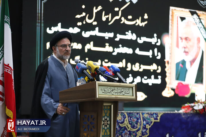 قطره قطره خون شهیدان ثمرات این جهانی و آن جهانی دارد قطره قطره خون شهیدان ثمرات این جهانی و آن جهانی دارد