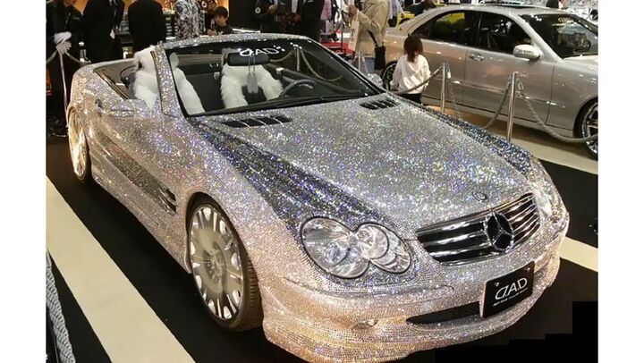 در پی کشف ۲۸۰ خودروی لوکس قاچاق ۱۷ متهم دستگیر شدند  در پی کشف ۲۸۰ خودروی لوکس قاچاق ۱۷ متهم دستگیر شدند