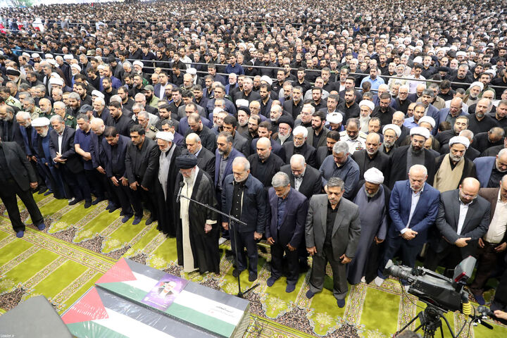 شگفتی خبرنگار صهیونیست از نماز رهبری بر پیکر شهید هنیه شگفتی خبرنگار صهیونیست از نماز رهبری بر پیکر شهید هنیه