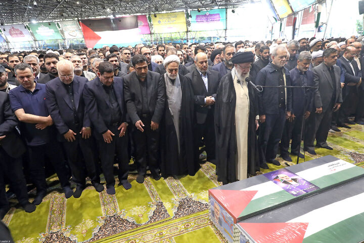 چرا رهبرانقلاب پیش از نماز برپیکر شهید هنیه به بالا نگاه کرد؟ چرا رهبرانقلاب پیش از نماز برپیکر شهید هنیه به بالا نگاه کرد؟
