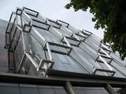 آغاز عملیات تعوض شیشه و تعمیر و نصب در و پنجره واحدهای آسیب دیده در ۲۱ استان کشور