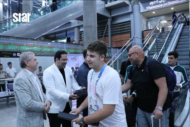 تصاویر/ بازگشت بخشی از کاروان ایران از المپیک تصاویر/ بازگشت بخشی از کاروان ایران از المپیک