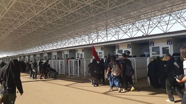 کاهش زمان توقف خروج زوار از مرز مهران به ۴ ثانیه کاهش زمان توقف خروج زوار از مرز مهران به ۴ ثانیه