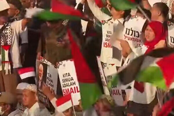 راهپیمایی گسترده مردم اندونزی در محکومیت ترور شهید «هنیه» راهپیمایی گسترده مردم اندونزی در محکومیت ترور شهید «هنیه»