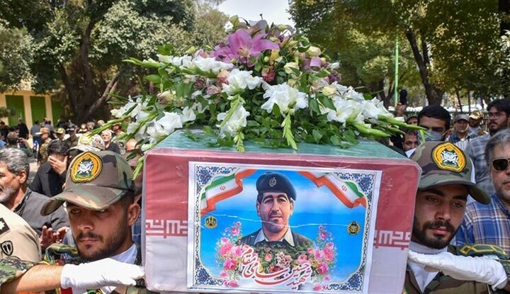 پیکر مطهر «شهید سامیمقام» در سمیرم تشییع و خاکسپاری شد پیکر مطهر «شهید سامیمقام» در سمیرم تشییع و خاکسپاری شد