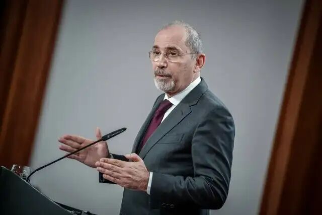 امان: وزیر خارجه اردن حامل پیام پادشاه برای رئیسجمهور ایران است امان: وزیر خارجه اردن حامل پیام پادشاه برای رئیسجمهور ایران است