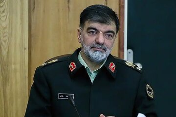 فیلم/ فوتبال بازی کردن سردار رادان با فرزندان شهدا