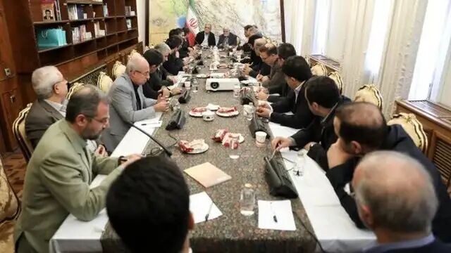 تاکید پزشکیان برای رفع مشکل رسوب کالاهای سلامت محور و مواد غذایی در گمرک تاکید پزشکیان برای رفع مشکل رسوب کالاهای سلامت محور و مواد غذایی در گمرک