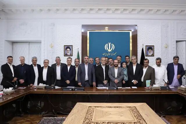 پزشکیان: اولویت در چینش کابینه با افراد قائل به بهرهگیری از همه ظرفیتها است پزشکیان: اولویت در چینش کابینه با افراد قائل به بهرهگیری از همه ظرفیتها است