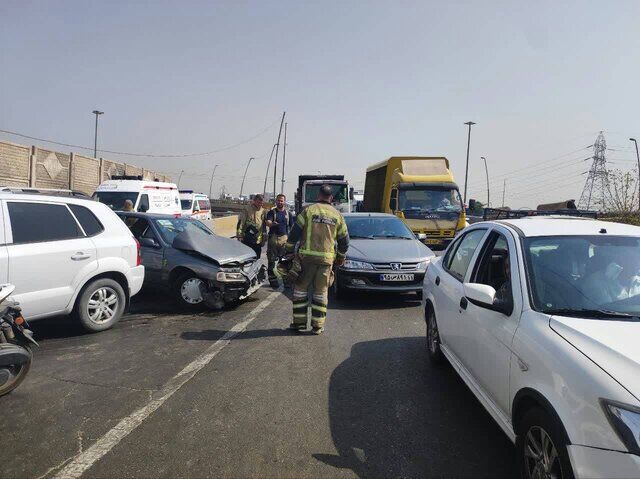 تصادف پراید و کامیون در فارس یک کشته و سه مصدوم برجا گذاشت تصادف پراید و کامیون در فارس یک کشته و سه مصدوم برجا گذاشت