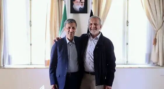 در سنگر ستاد اجرایی فرمان امام از دولت حمایت میکنم در سنگر ستاد اجرایی فرمان امام از دولت حمایت میکنم