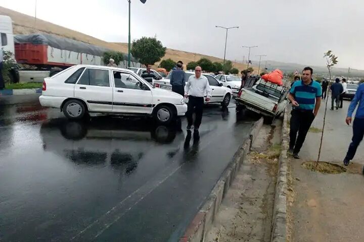 تصادف و ایجاد ترافیک سنگین در آزادراه تهران-پردیس تصادف و ایجاد ترافیک سنگین در آزادراه تهران-پردیس