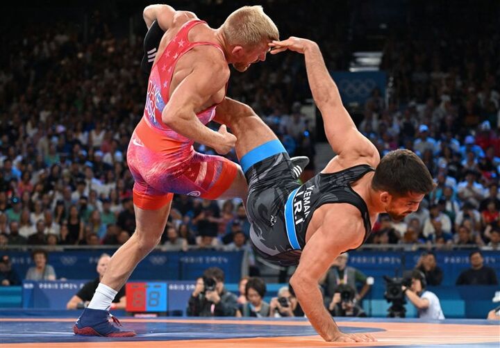 ضربه فنی امامی/ یونس باز هم حریف کایل دِیک نشد ضربه فنی امامی/ یونس باز هم حریف کایل دِیک نشد