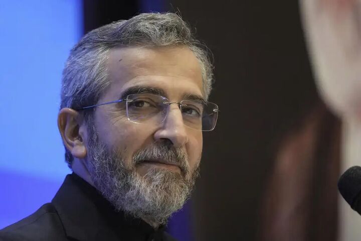 تسلیم رونوشت استوارنامه سفرای نیجر و آلمان به علی باقری تسلیم رونوشت استوارنامه سفرای نیجر و آلمان به علی باقری