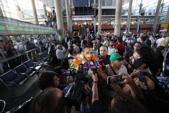 استقبال پُرشور مردم از افتخارآفرینان کشتی ایران در المپیک استقبال پُرشور مردم از افتخارآفرینان کشتی ایران در المپیک