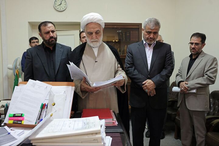 پول هزار  شاکی پرونده «ریگان خودرو» پرداخت میشود + فیلم پول هزار  شاکی پرونده «ریگان خودرو» پرداخت میشود + فیلم