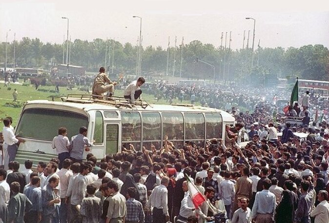 ورود آزادگان سرافراز به خانه و خاک عشق؛  خانه غزلخوان شده است از خبر آمدنت...