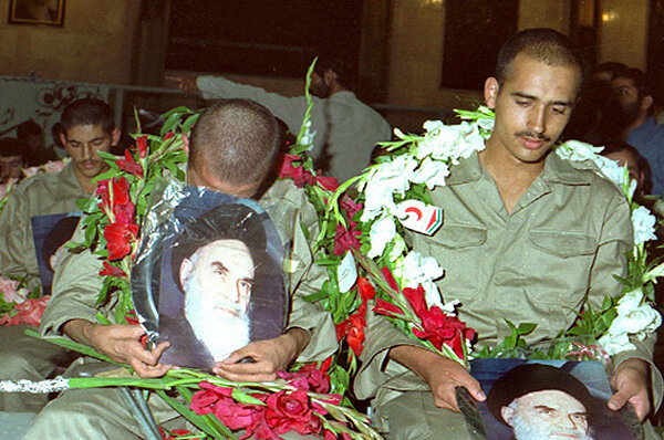 ورود آزادگان سرافراز به خانه و خاک عشق؛  خانه غزلخوان شده است از خبر آمدنت...