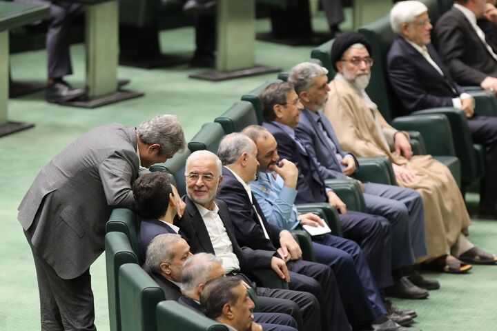 بررسی صلاحیت وزیران پیشنهادی در مجلس/ نمایندگان موافق و مخالف چه گفتند؟ بررسی صلاحیت وزیران پیشنهادی در مجلس/ نمایندگان موافق و مخالف چه گفتند؟