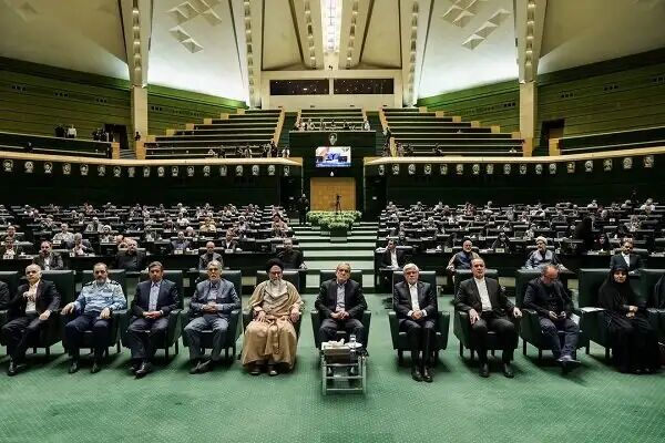 بررسی صلاحیت وزیر پیشنهادی آموزش و پرورش و وزیر ارتباطات در مجلس/ کاظمی مخالفی نداشت