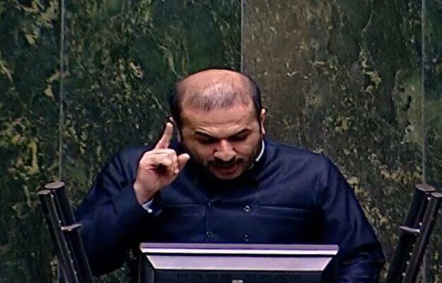 هاشمی با پیچ و خمهای وزارت ارتباطات به خوبی آشنایی دارد هاشمی با پیچ و خمهای وزارت ارتباطات به خوبی آشنایی دارد