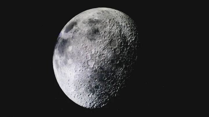 چرا اندازه ماه در حال کوچک شدن است؟ چرا اندازه ماه در حال کوچک شدن است؟