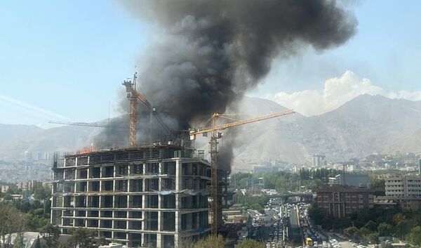 حریق ساختمان نیمه کاره در حوالی ونک مصدومی نداشت/ حجم بالای دود بر اثر سوختن یونولیت حریق ساختمان نیمه کاره در حوالی ونک مصدومی نداشت/ حجم بالای دود بر اثر سوختن یونولیت