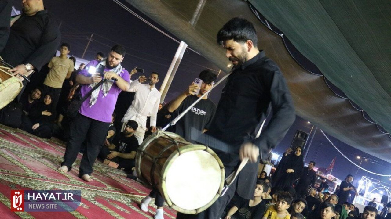 روایتی از واقعه عاشورا با نوای سرود و نمای تعزیه