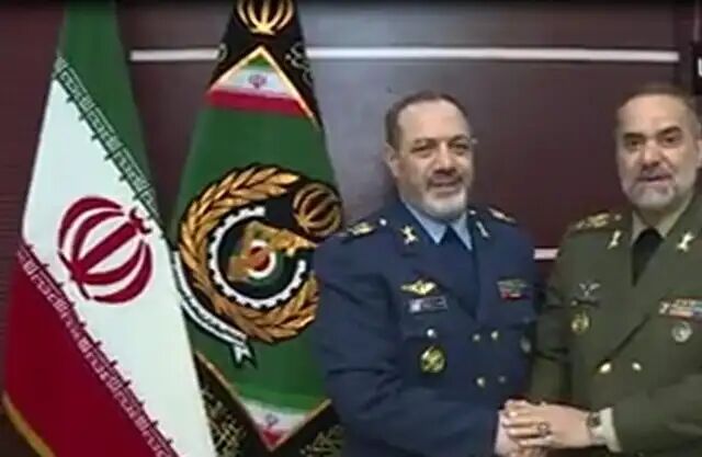 وزیر دفاع در محل کار خود حاضر شد وزیر دفاع در محل کار خود حاضر شد