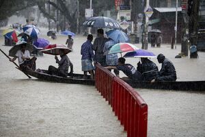 وقوع سیل در بنگلادش ۴.۵ میلیون نفر آواره و ۱۳ کشته بر جا گذاشت وقوع سیل در بنگلادش ۴.۵ میلیون نفر آواره و ۱۳ کشته بر جا گذاشت