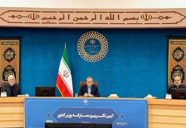 مراسم معارفه وزیر کشور با حضور رئیس جمهور برگزار شد مراسم معارفه وزیر کشور با حضور رئیس جمهور برگزار شد