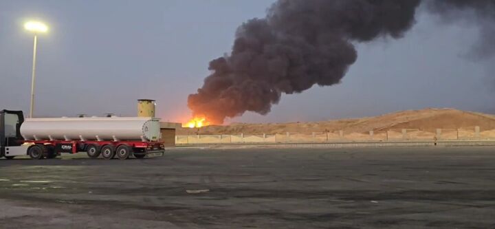 آتش سوزی پارکینگ تانکرهای سوخت در مرز پرویزخان مهار شد آتش سوزی پارکینگ تانکرهای سوخت در مرز پرویزخان مهار شد