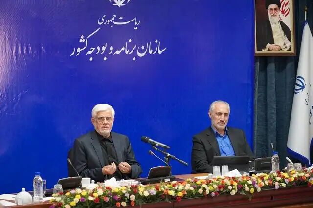 عارف: ثبات اقتصادی، رشد تولید، مهار تورم و بهبود معیشت مردم، دستور کار اصلی دولت است عارف: ثبات اقتصادی، رشد تولید، مهار تورم و بهبود معیشت مردم، دستور کار اصلی دولت است