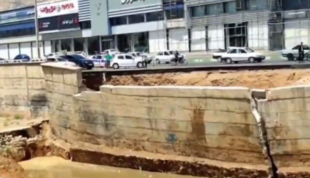 ریزش خروجی ساحلی شیراز ترمیم و مسیر بازگشایی شد ریزش خروجی ساحلی شیراز ترمیم و مسیر بازگشایی شد