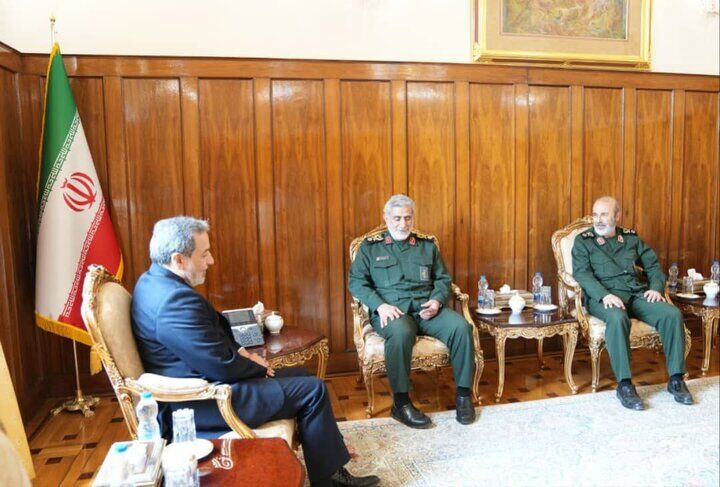 دیدار جمعی از فرماندهان و سپاه با وزیر امور خارجه دولت چهاردهم دیدار جمعی از فرماندهان و سپاه با وزیر امور خارجه دولت چهاردهم