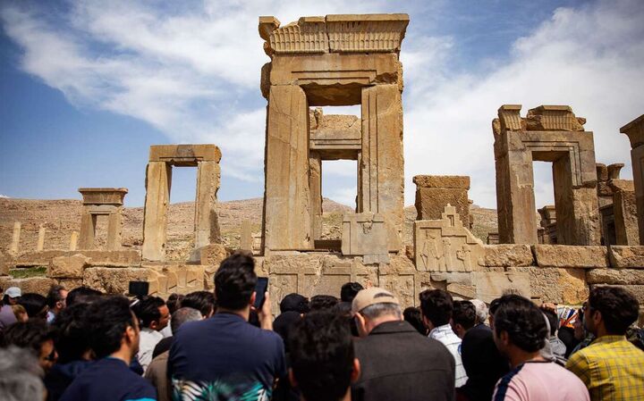 داستان کشف گوری ۱۰ هزار ساله که پوشیده از گل اخرا بود/ یک کوزه سفالی چقدر ارزش دارد؟ داستان کشف گوری ۱۰ هزار ساله که پوشیده از گل اخرا بود/ یک کوزه سفالی چقدر ارزش دارد؟