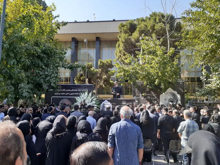 غزل خداحافظی محمدعلی بهمنی در تالار وحدت غزل خداحافظی محمدعلی بهمنی در تالار وحدت