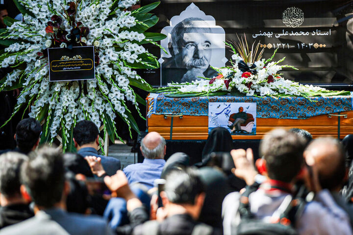 تشییع استاد بهمنی به سوی آرمگاه ابدی تشییع استاد بهمنی به سوی آرمگاه ابدی