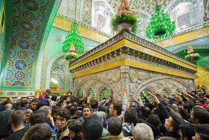 امام رضا در صحن انقلاب، بیمار بستری می‌کند!