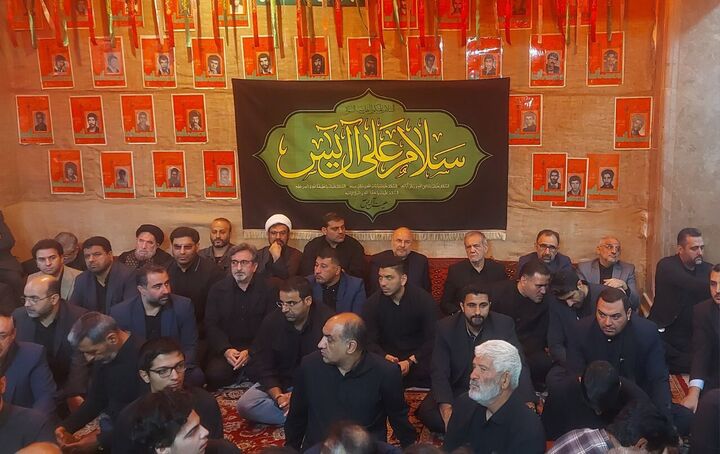 حضور رئیس جمهور در جمع عزاداران هیات آلیاسین مشهد حضور رئیس جمهور در جمع عزاداران هیات آلیاسین مشهد