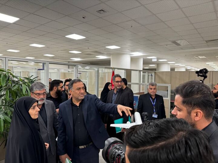 وزیر راه از خدمت به زائران در فرودگاه و پایانه مسافربری مشهد بازدید کرد وزیر راه از خدمت به زائران در فرودگاه و پایانه مسافربری مشهد بازدید کرد