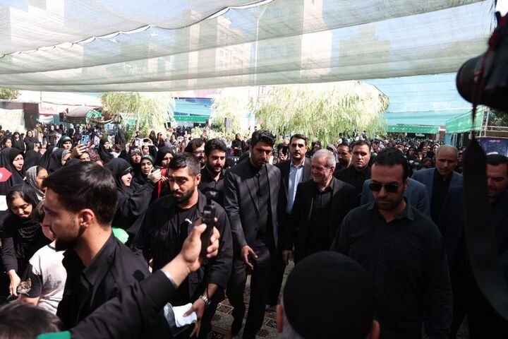 بازدید رئیسجمهور از موکب دخترانه حضرت نجمه خاتون مشهد بازدید رئیسجمهور از موکب دخترانه حضرت نجمه خاتون مشهد