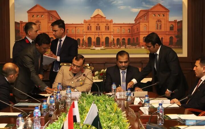 پاکستان و مصر تفاهمنامه گسترش همکاریهای نظامی امضا کردند پاکستان و مصر تفاهمنامه گسترش همکاریهای نظامی امضا کردند