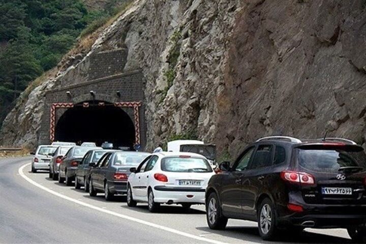 ترافیک سنگین در محورهای شمالی/ تردد از مسیر جنوب به شمال محور چالوس ممنوع است ترافیک سنگین در محورهای شمالی/ تردد از مسیر جنوب به شمال محور چالوس ممنوع است